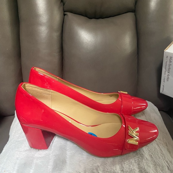 Michael Kors Patent leather shoes - Picture 5 of 11